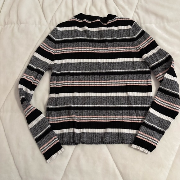 H&M Divided Ribbed Shirt - Picture 2 of 3